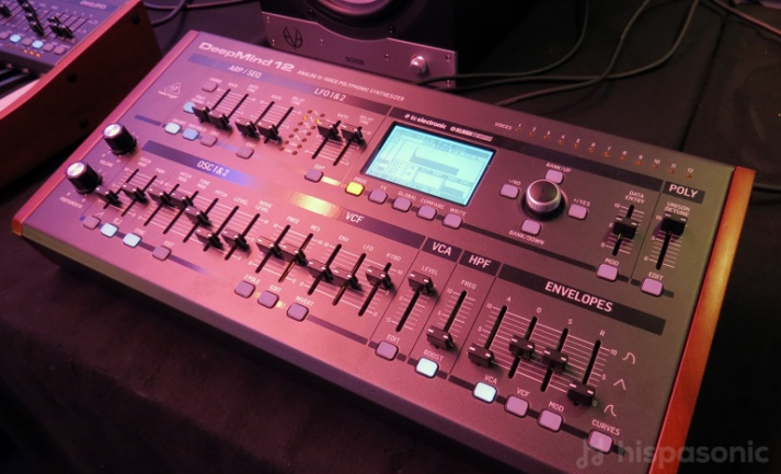 Behringer DeepMind 12 módulo