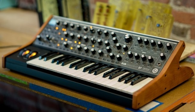 Moog Subsequent 37