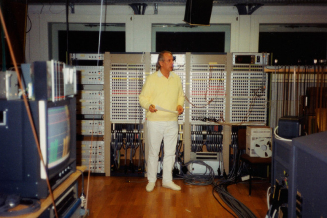 Stockhausen en el estudio de la WDR