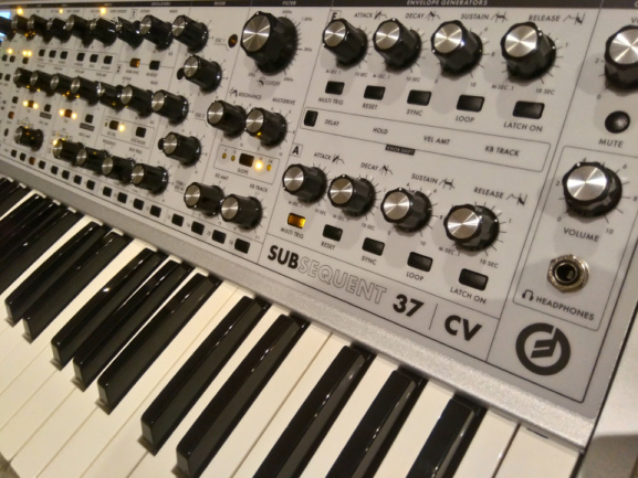 Moog Subsequent 37