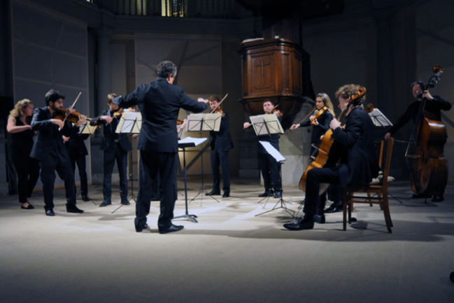 Los músicos de la orquesta de cámara USE