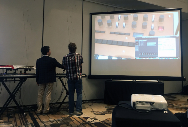 Koichi Mizumoto demostrando Property Exchange