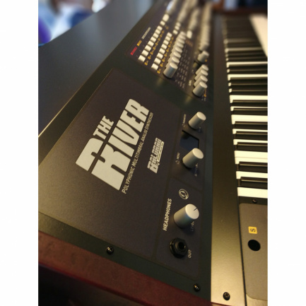 Baloran The River, sintetizador polifónico