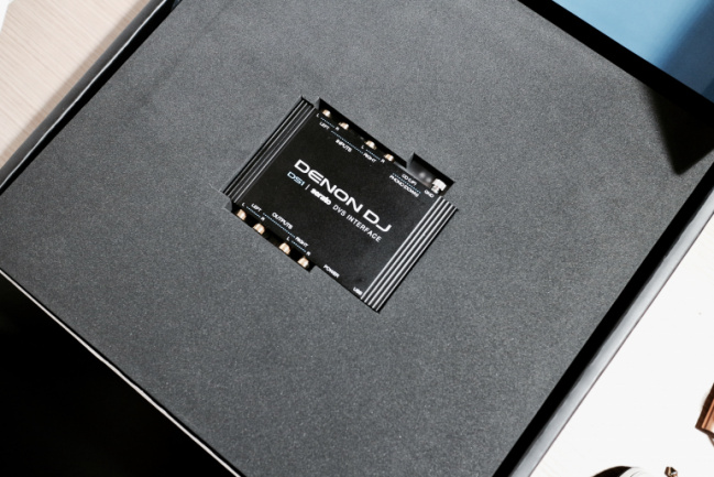 Denon DS1 Unboxing 3-4