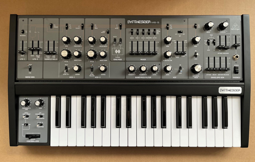 Behringer MS-5, clon del Roland SH-5