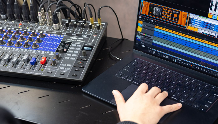 Zoom LiveTrak L12next