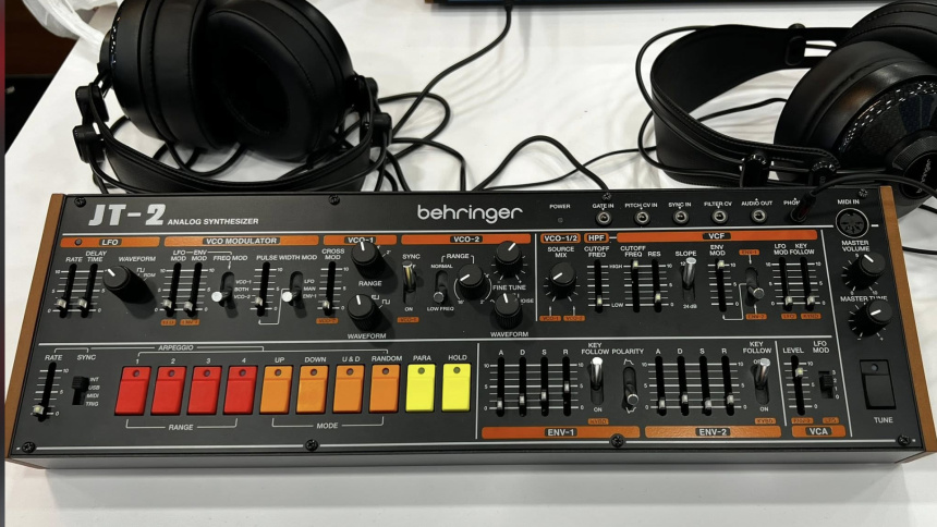 Behringer JT-2 en NAMM 2026