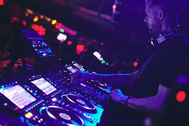 DJ