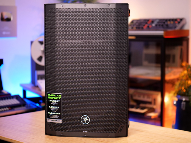 Mackie Thump15v4 vista frontal