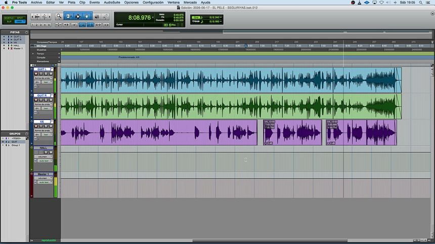 Sesión de Pro Tools con dos pistas de guitarra, una de voz, una auxiliar de reverb y el máster