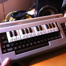 Retroinformática: Commodore 64 con teclado Musik Maker