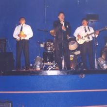 CANTANDO