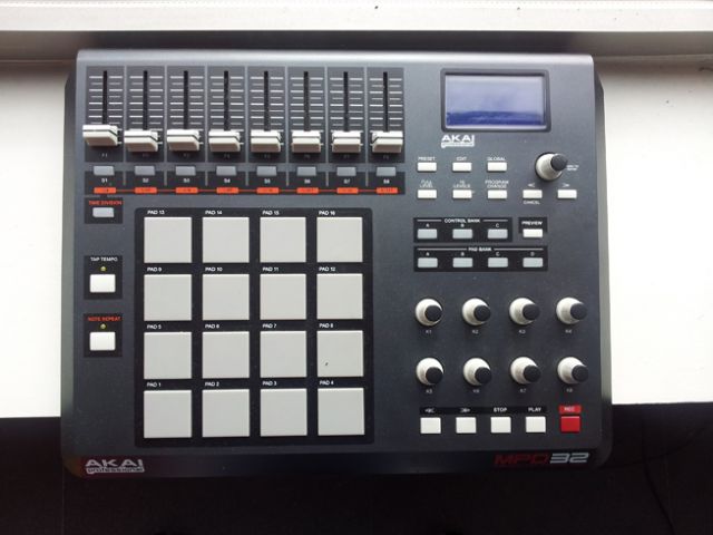 AKAI MPD32