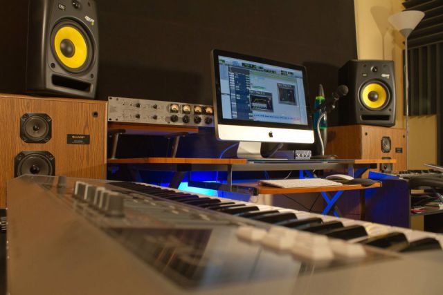 STUDIO B