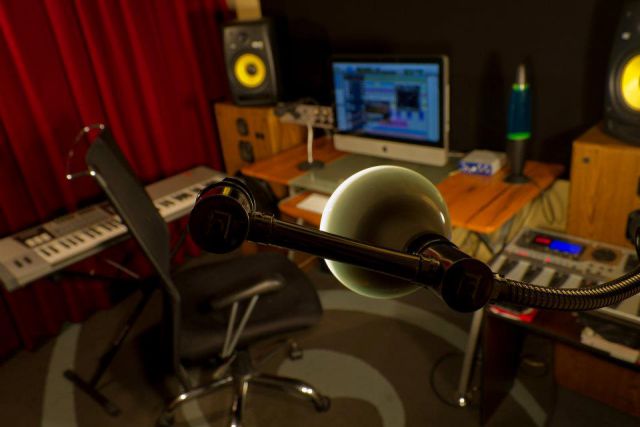 STUDIO B