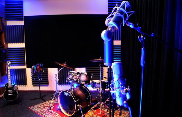 LIVE ROOM