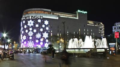 Barcelona Corte Ingles Cataluña.jpg
