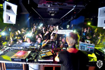 cajas blancas richie2.jpg