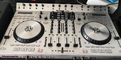 numark_4trak_dj_console_mixer_1654407500_15a4c7fd.jpg