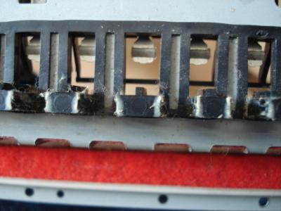 SY99-77 DetalleLenguetaInterruptorBastidorTeclado.JPG