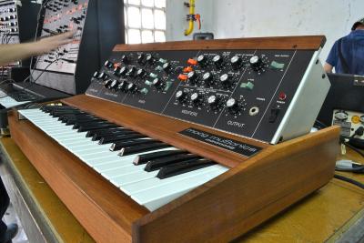 5890_Mini-Moog MuSonics de Jan.jpg