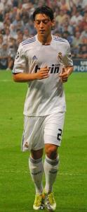 200px-Mesut_Ozil_crop.jpg