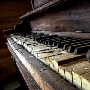 Old-Piano-2048x2048.jpg