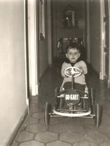 carmelin y su go-kart.jpg