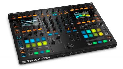 traktor_s8_angle.jpg