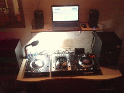 Foto 2 de equipo con monitores.JPG