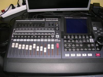 roland 01.jpg