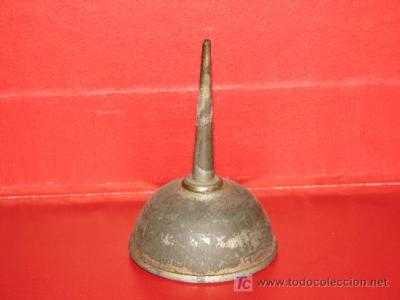 Antiguo engrasador de máquina de coser.jpg