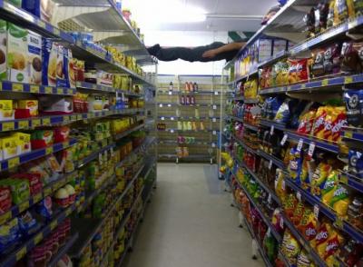 105030-funny-planking-photos-spotted-on-facebooks-planking-community-organiza.jpg