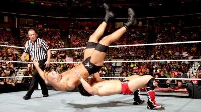 daniel-bryan-poniendole-german-suplex-a-antonio-cesaro.jpg