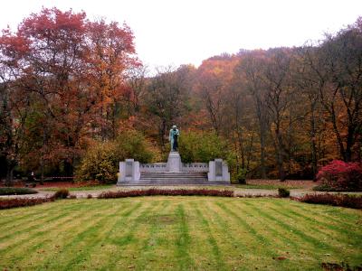 CZ - KARLOVY VARY - ESTATUA BETHOVEN.jpg
