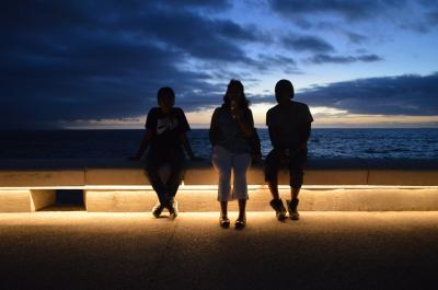 Familia malecón.jpg