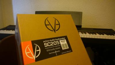 eve audio sc205 caja.jpg