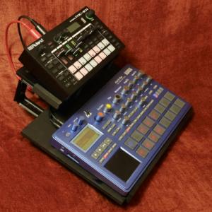 KORG ELECTRIBE 2-ROLAND MC-101.jpg