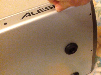 02 tornillos inferiores.png