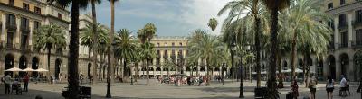 800px-Barcelona_-_Plaça_Reial.jpg