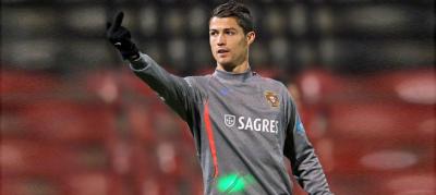 Cristiano-Ronaldo-responde-con-una-peineta-a-un-puntero-la?ser.jpg