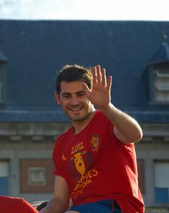 Casillas-saludando-Web.jpg