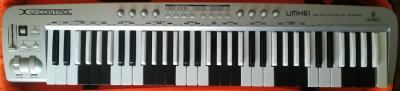 Behringer UMX 61 6-6 keyboard 1.jpg
