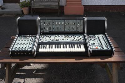 800px-Roland_System_100.jpg