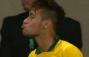 beso-neymar-p-308x199.jpg