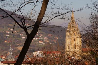Torre de la Catedral de Oviedo.jpg