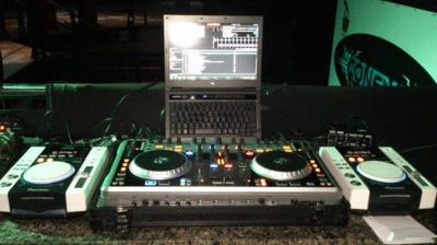 1374086447_529147810_1-NUMARK-N4-E-CDJ-200-NO-CASE-troco-por-Cdj-800kll-ou-cdj-1000-Bela-Vista.jpg