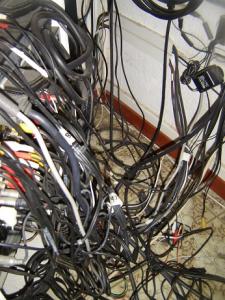 Cómo organizar los cables para que no se vean - Blog de Alcampo