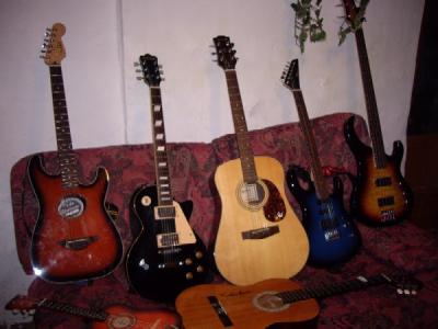 mis guitarras.JPG