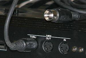 300px-Midi_ports_and_cable.jpg